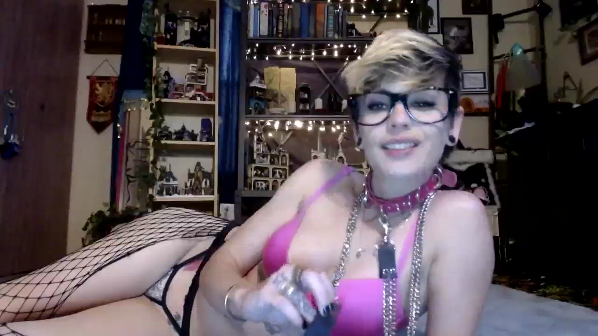 Gallery image thumbnail from Ancored's myfreecams stream on, 10/19/2023, 21:15 image 2 of 20