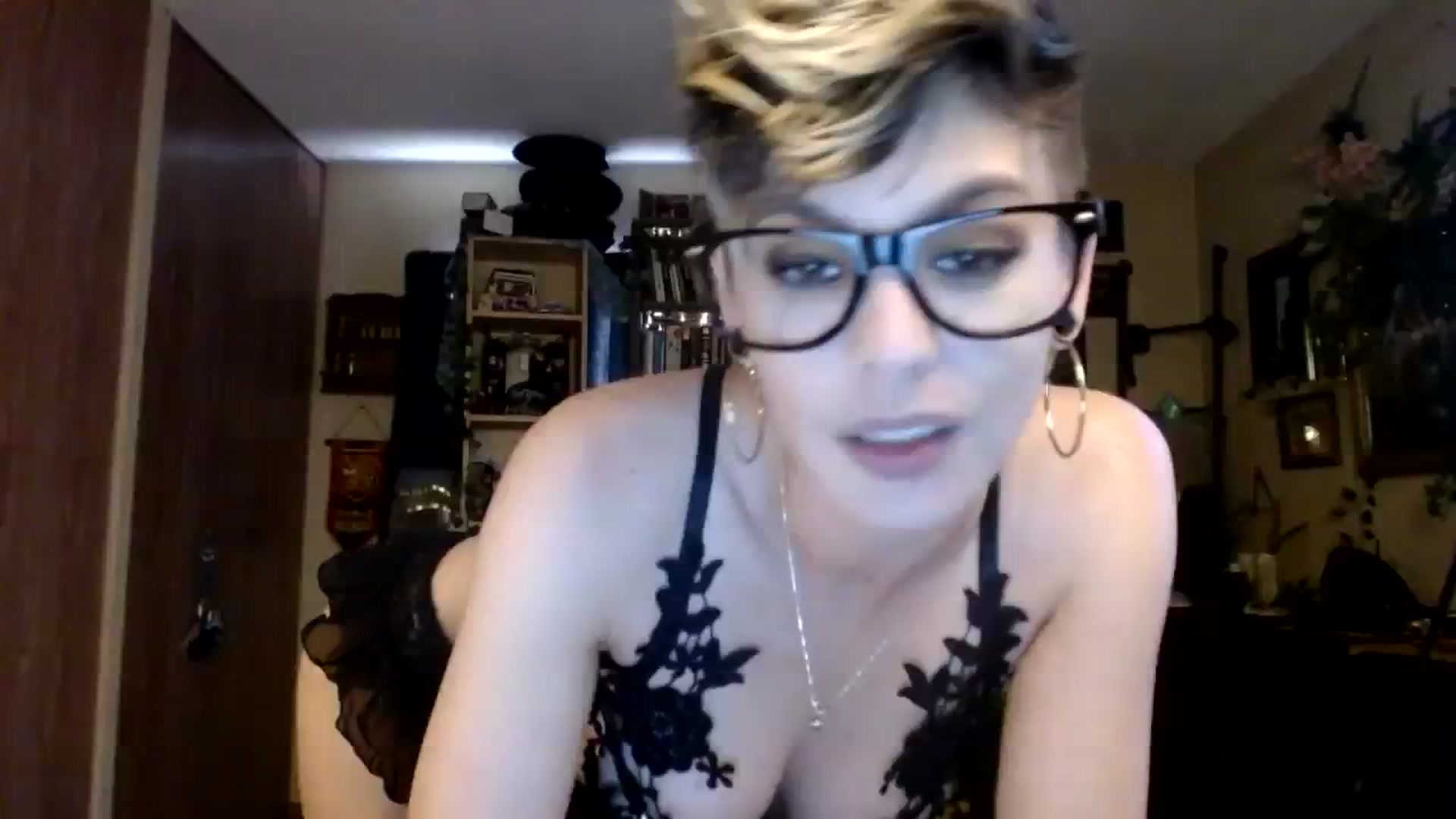 Gallery image thumbnail from Ancored's myfreecams stream on, 10/20/2023, 21:43 image 15 of 20