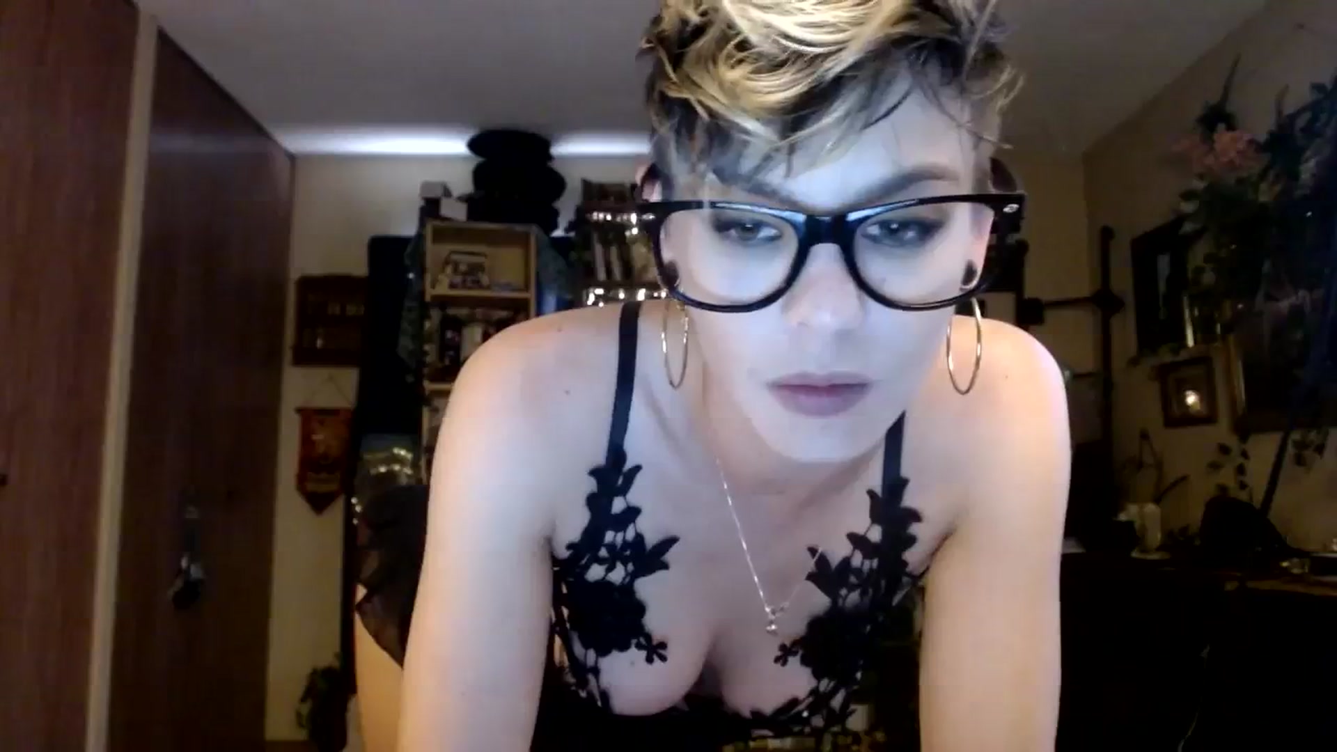 Gallery image thumbnail from Ancored's myfreecams stream on, 10/20/2023, 21:43 image 17 of 20