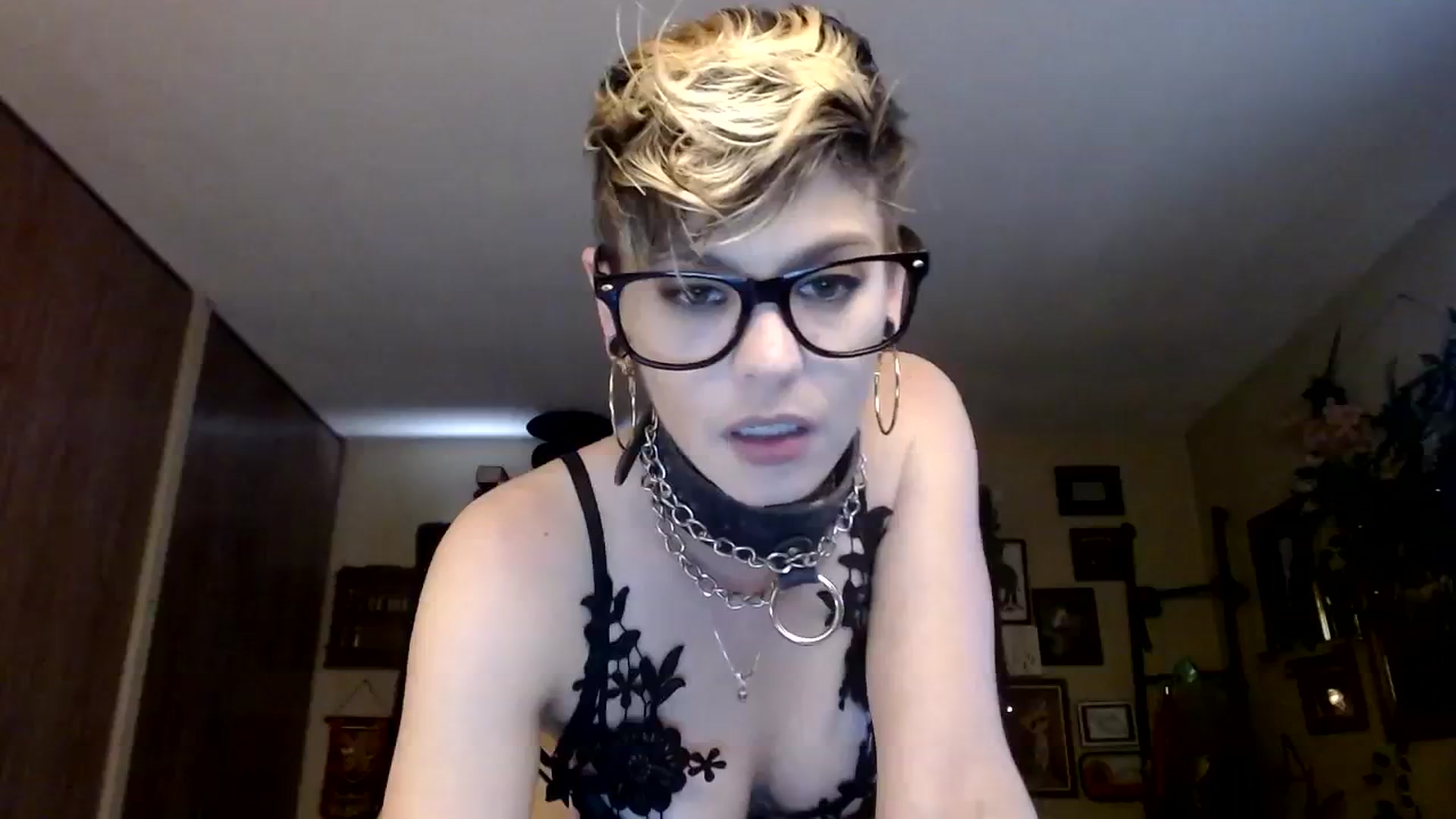 Gallery image thumbnail from Ancored's myfreecams stream on, 10/20/2023, 22:05 image 17 of 20