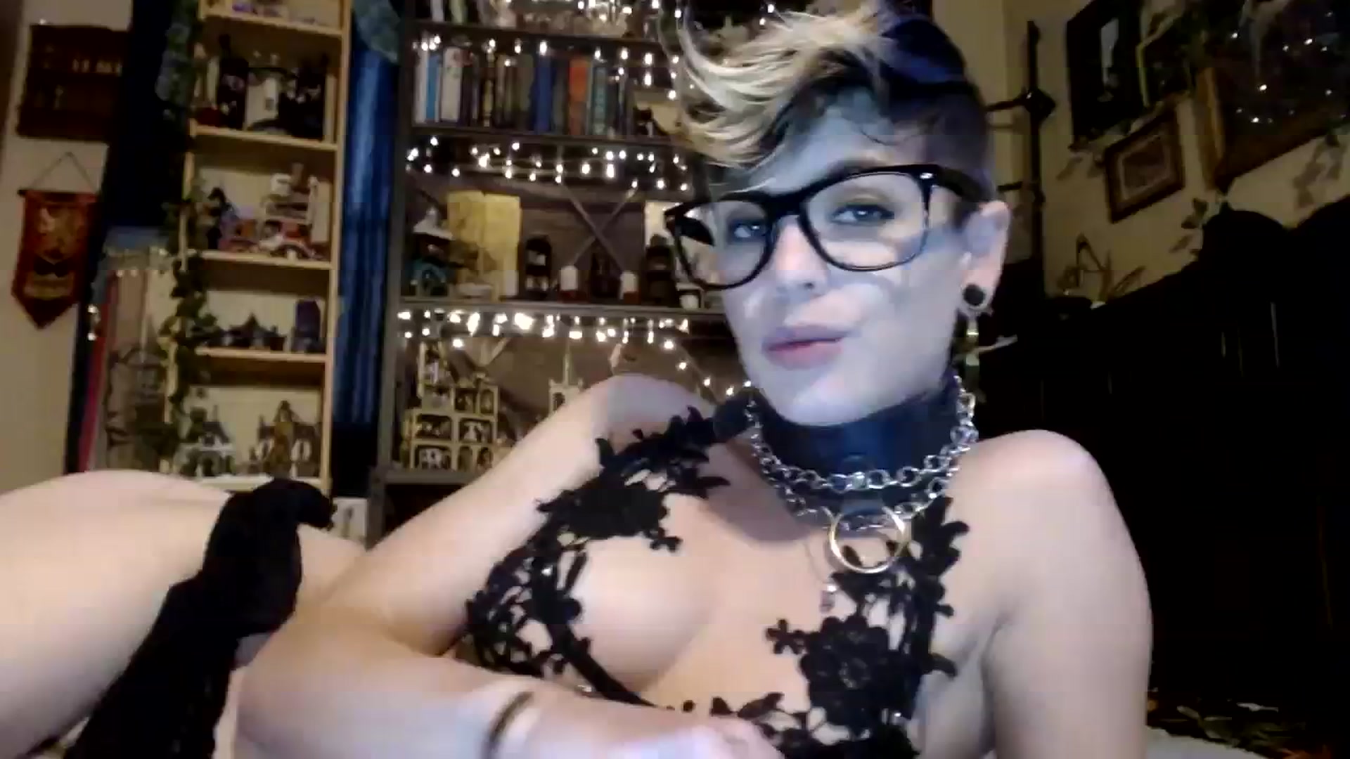 Gallery image thumbnail from Ancored's myfreecams stream on, 10/20/2023, 22:05 image 11 of 20