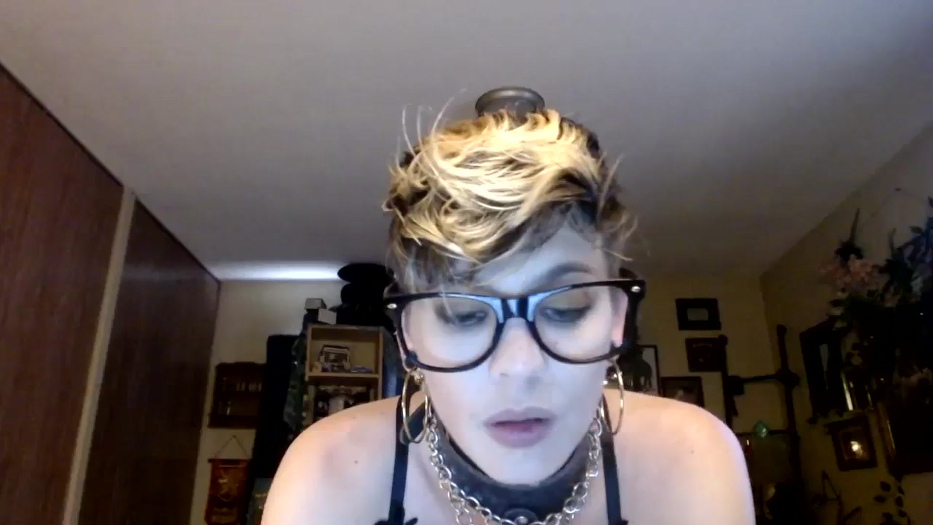 Gallery image thumbnail from Ancored's myfreecams stream on, 10/20/2023, 22:05 image 18 of 20
