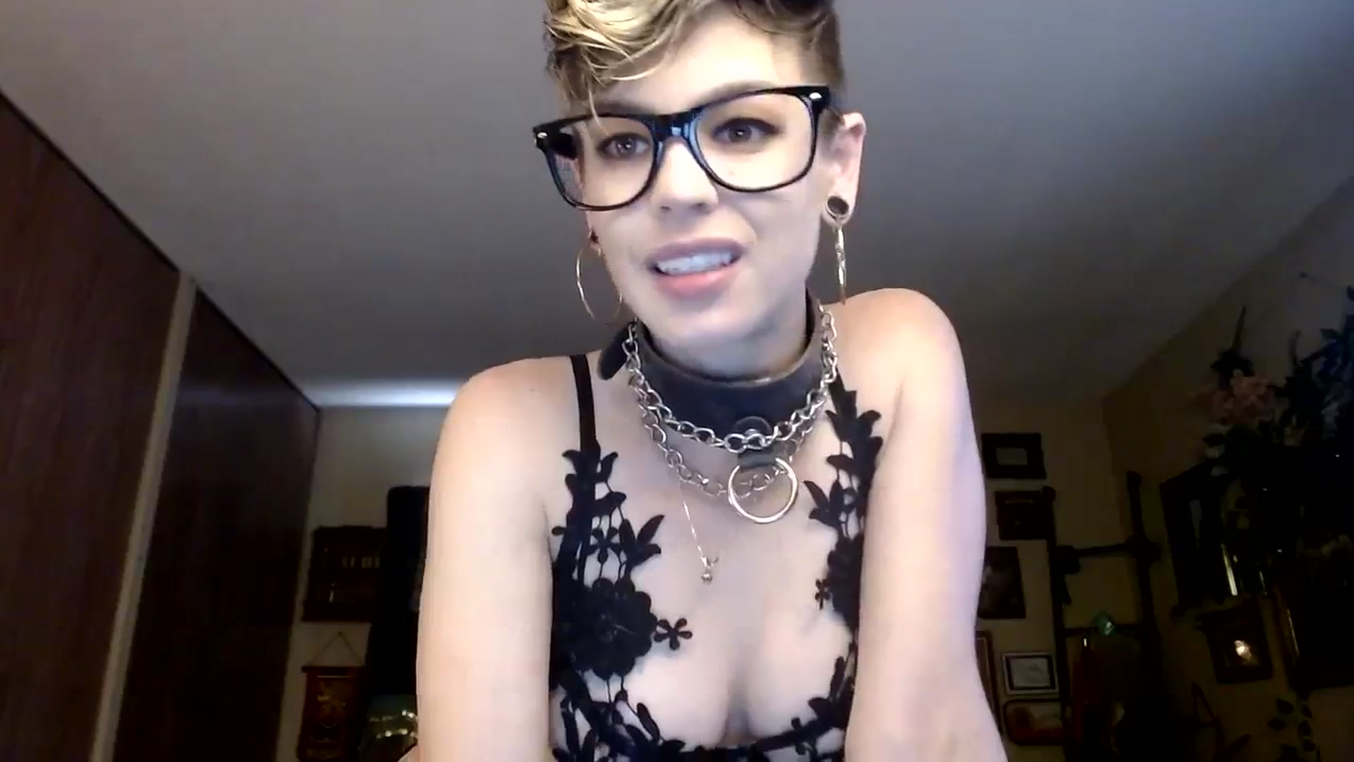 Gallery image thumbnail from Ancored's myfreecams stream on, 10/20/2023, 22:05 image 16 of 20
