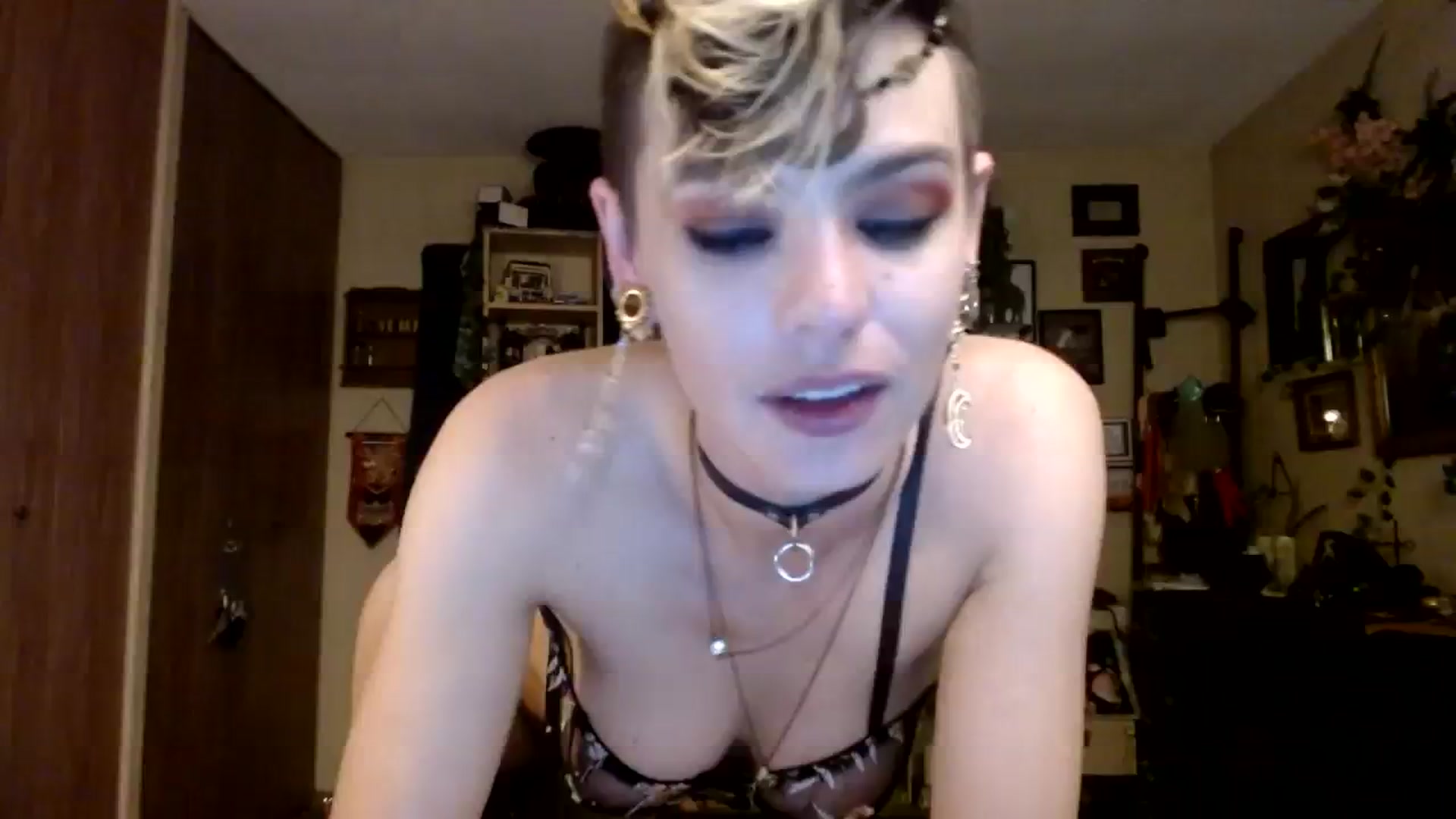 Gallery image thumbnail from Ancored's myfreecams stream on, 10/22/2023, 03:58 image 8 of 20