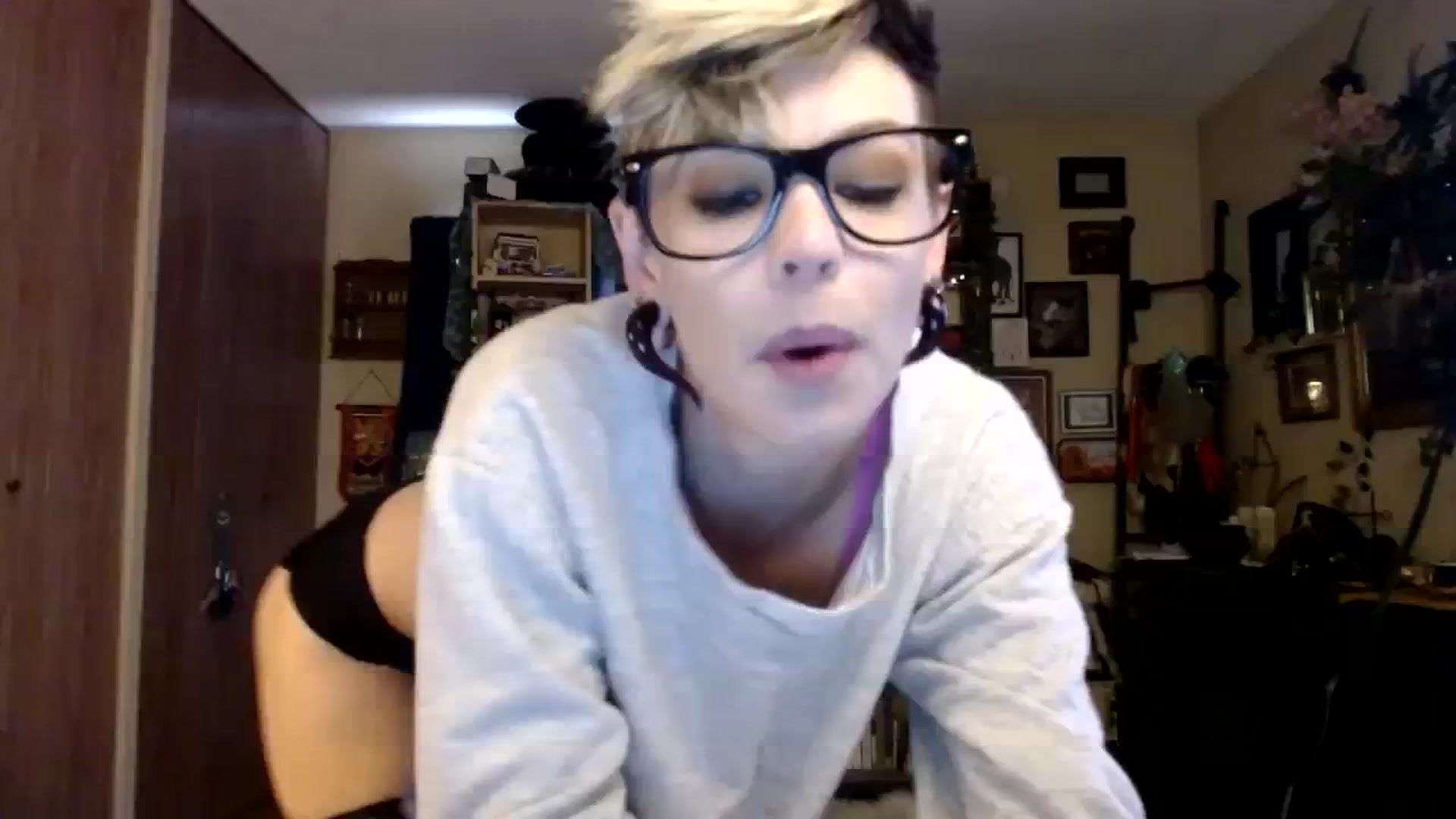 Gallery image thumbnail from Ancored's myfreecams stream on, 10/23/2023, 19:57 image 9 of 20