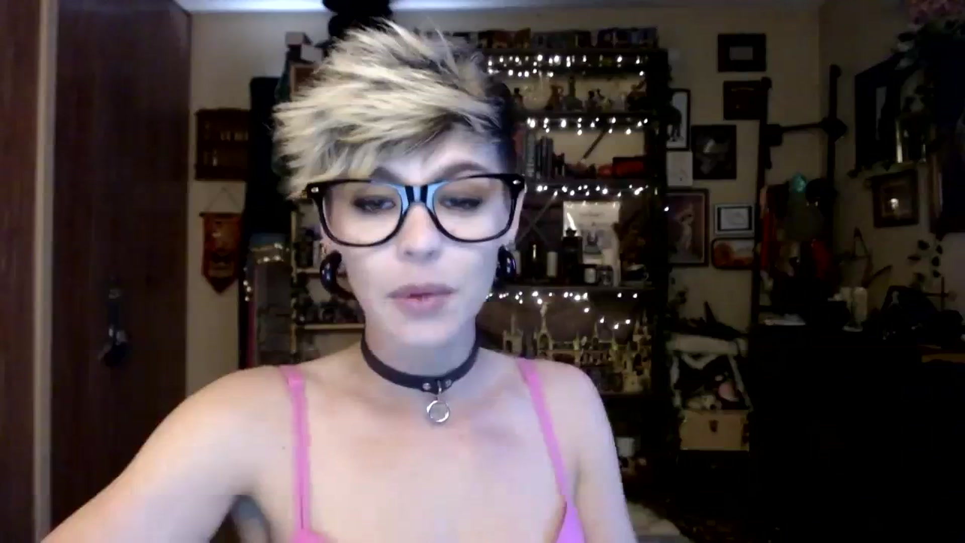Gallery image thumbnail from Ancored's myfreecams stream on, 10/23/2023, 20:54 image 8 of 20