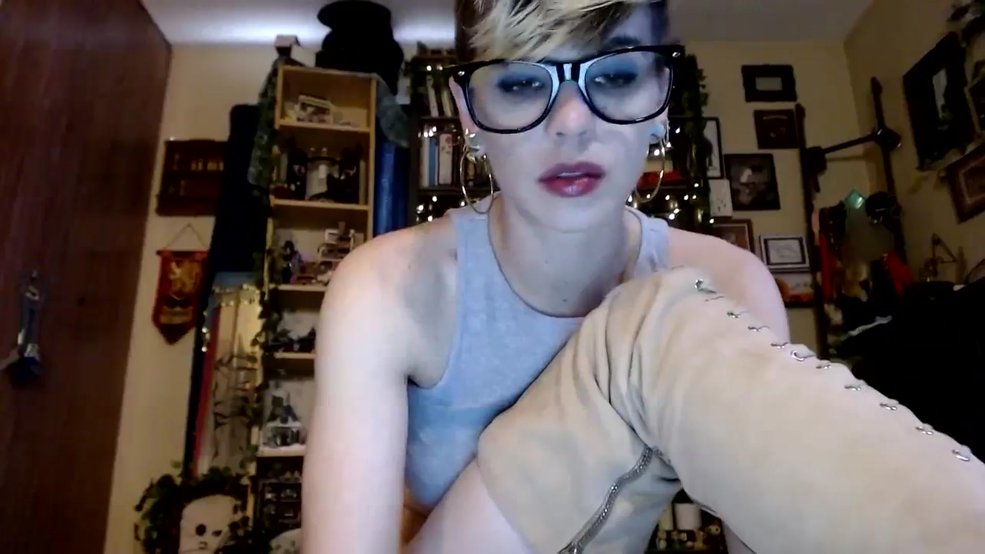 Gallery image thumbnail from Ancored's myfreecams stream on, 10/24/2023, 21:08 image 16 of 20