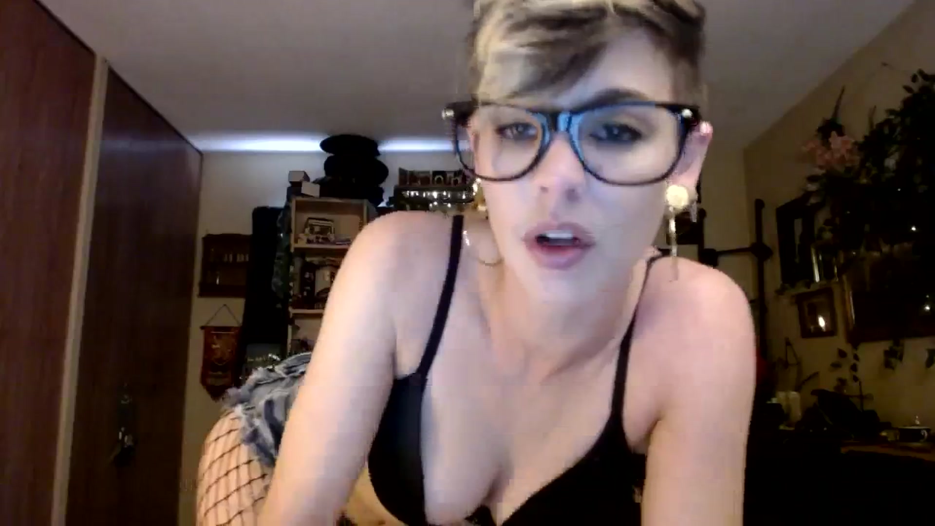 Gallery image thumbnail from Ancored's myfreecams stream on, 10/27/2023, 20:15 image 15 of 20