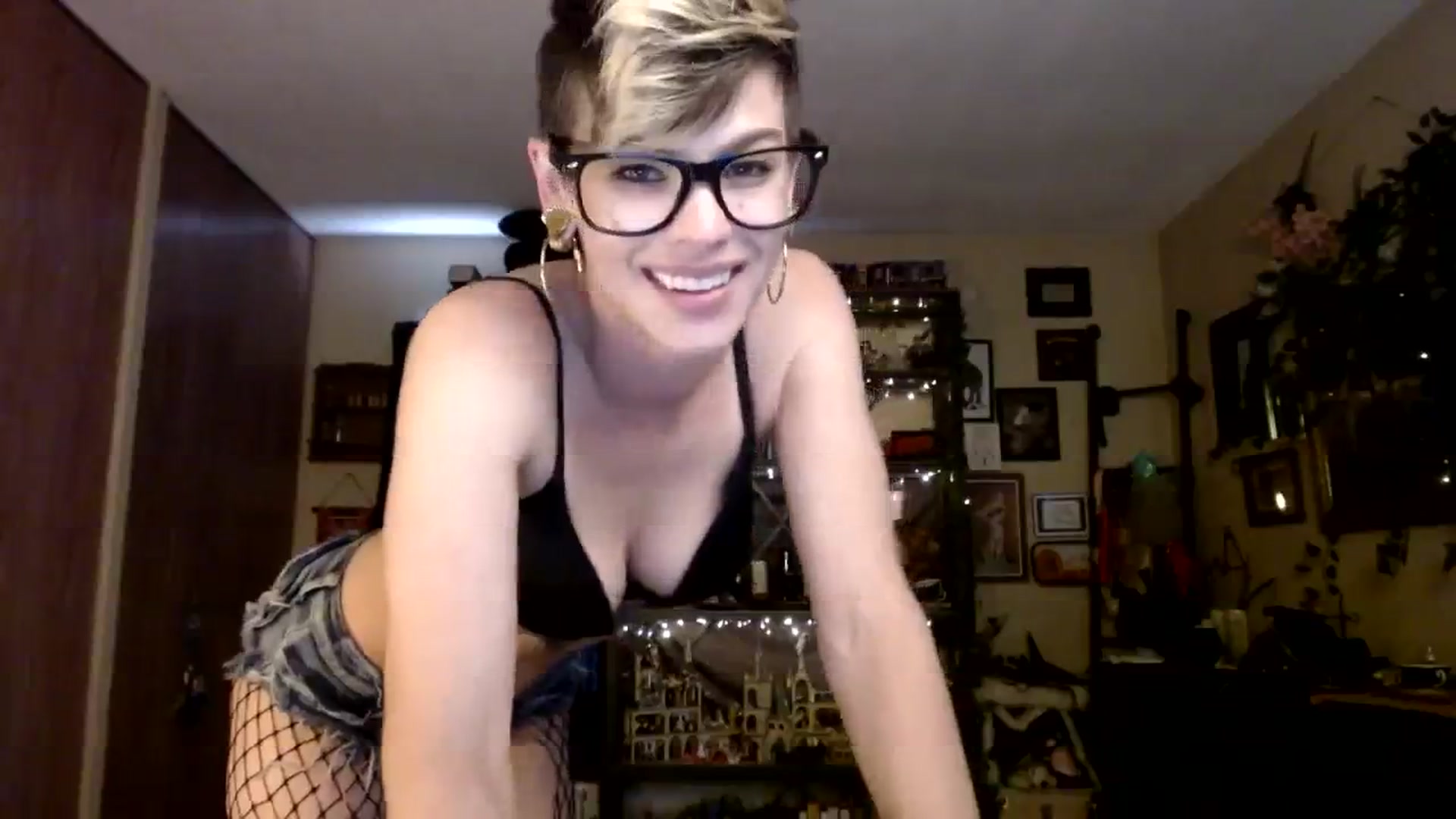 Gallery image thumbnail from Ancored's myfreecams stream on, 10/27/2023, 20:15 image 13 of 20