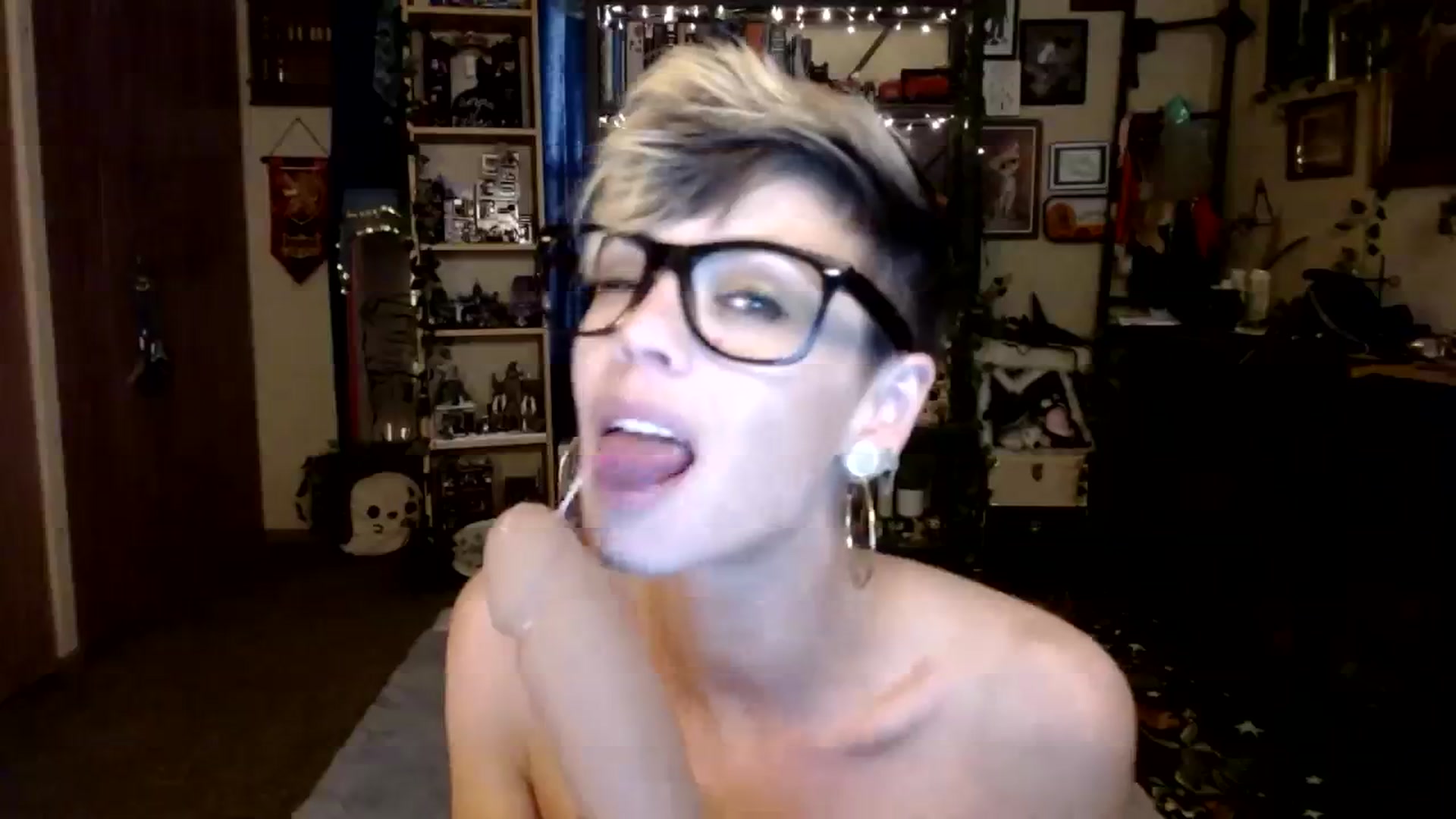 Gallery image thumbnail from Ancored's myfreecams stream on, 10/27/2023, 21:09 image 15 of 20