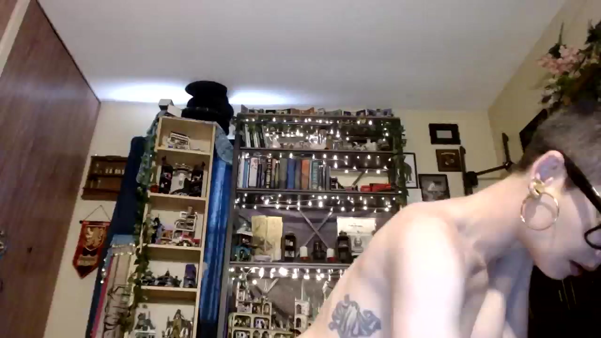 Gallery image thumbnail from Ancored's myfreecams stream on, 10/27/2023, 21:09 image 10 of 20
