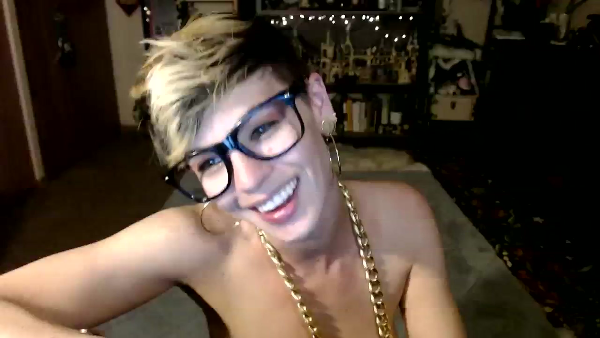Gallery image thumbnail from Ancored's myfreecams stream on, 10/28/2023, 01:14 image 15 of 20