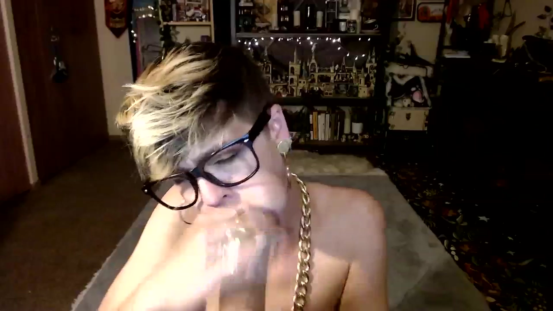 Gallery image thumbnail from Ancored's myfreecams stream on, 10/28/2023, 01:14 image 10 of 20