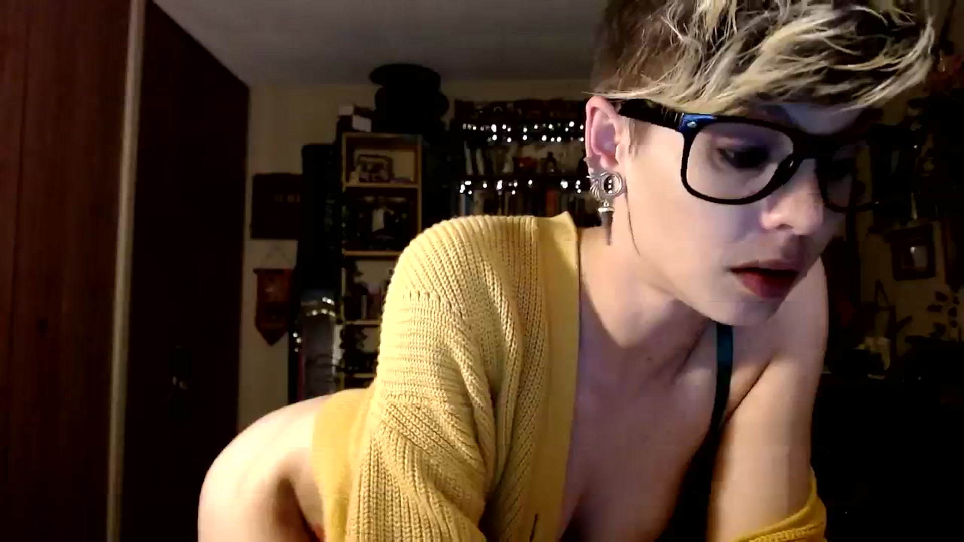 Gallery image thumbnail from Ancored's myfreecams stream on, 10/29/2023, 01:42 image 18 of 20