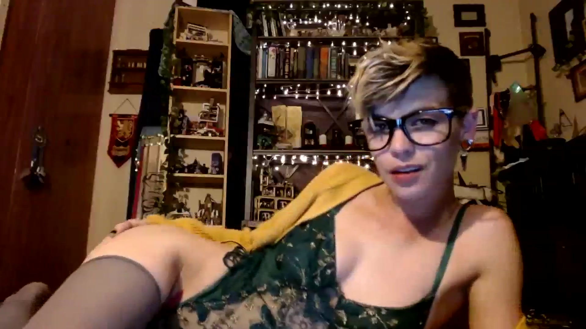 Gallery image thumbnail from Ancored's myfreecams stream on, 10/29/2023, 01:42 image 10 of 20