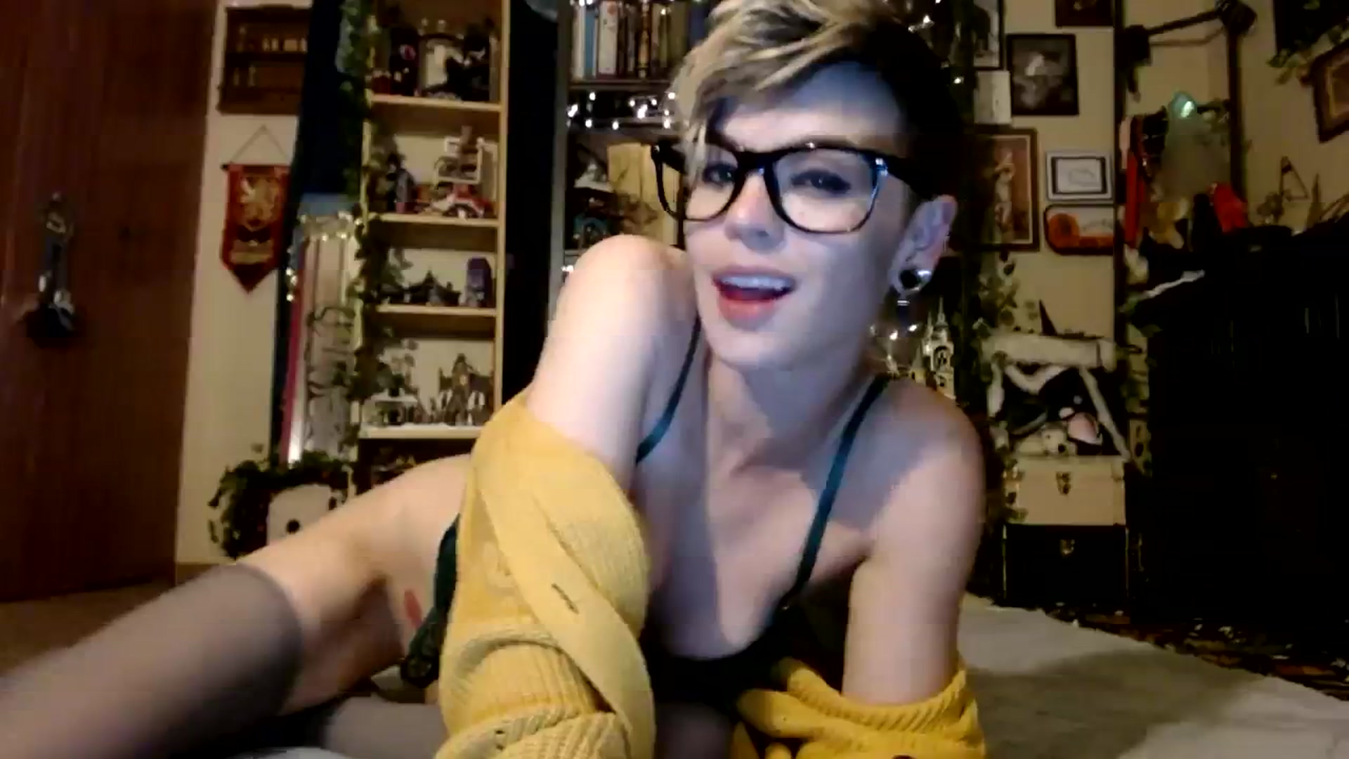 Gallery image thumbnail from Ancored's myfreecams stream on, 10/29/2023, 01:42 image 12 of 20