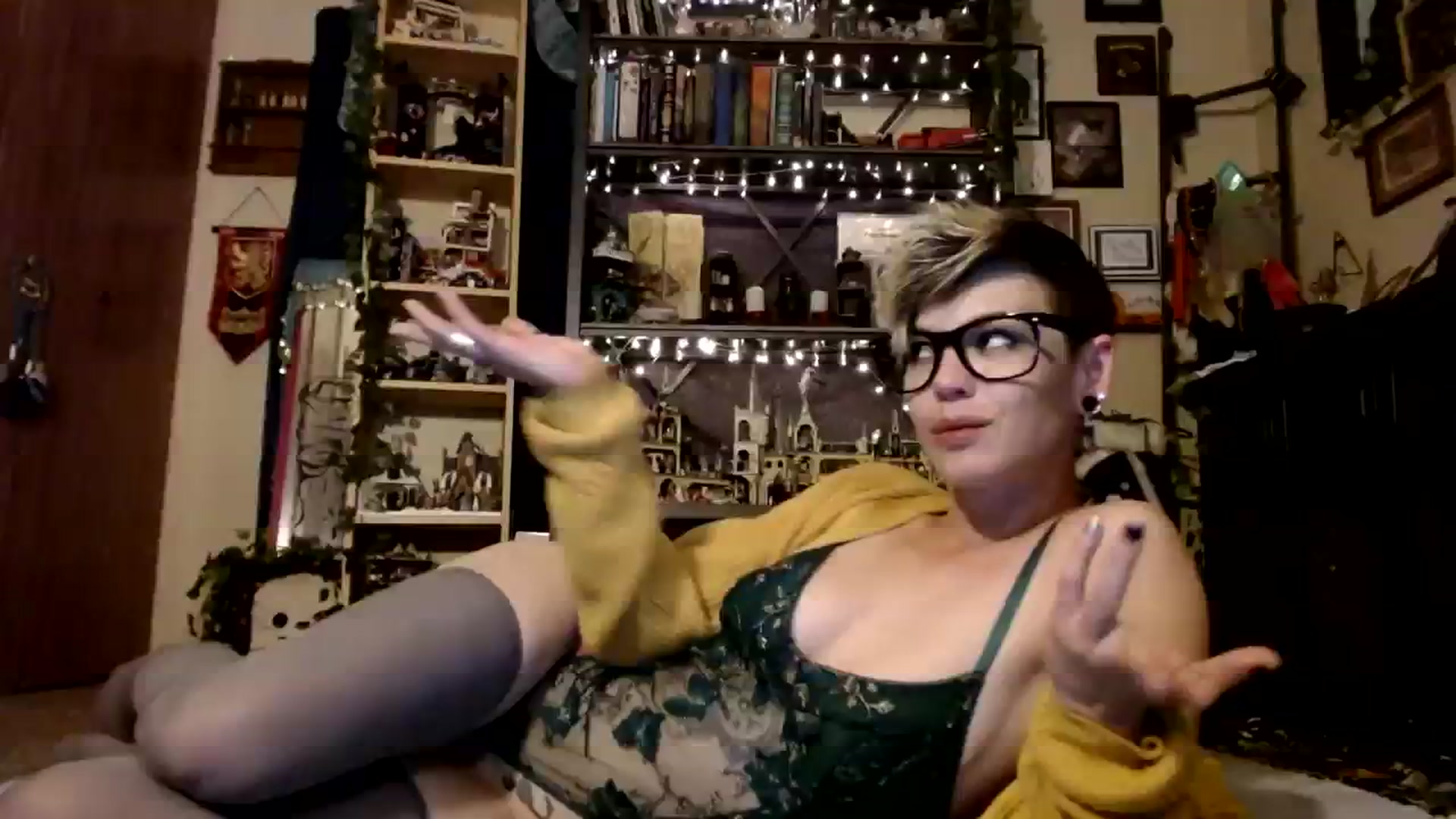 Gallery image thumbnail from Ancored's myfreecams stream on, 10/29/2023, 01:42 image 1 of 20