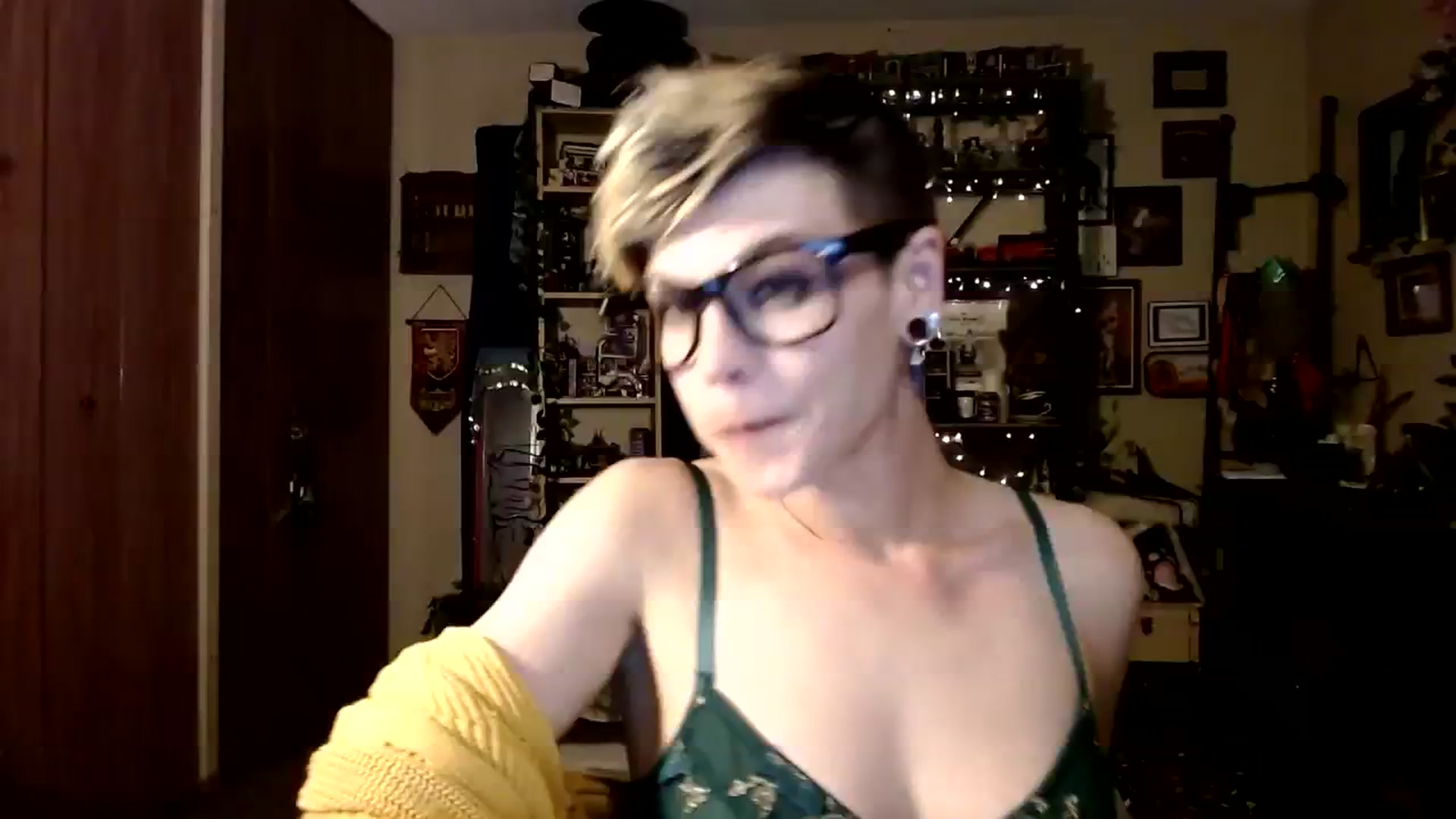 Gallery image thumbnail from Ancored's myfreecams stream on, 10/29/2023, 01:42 image 17 of 20