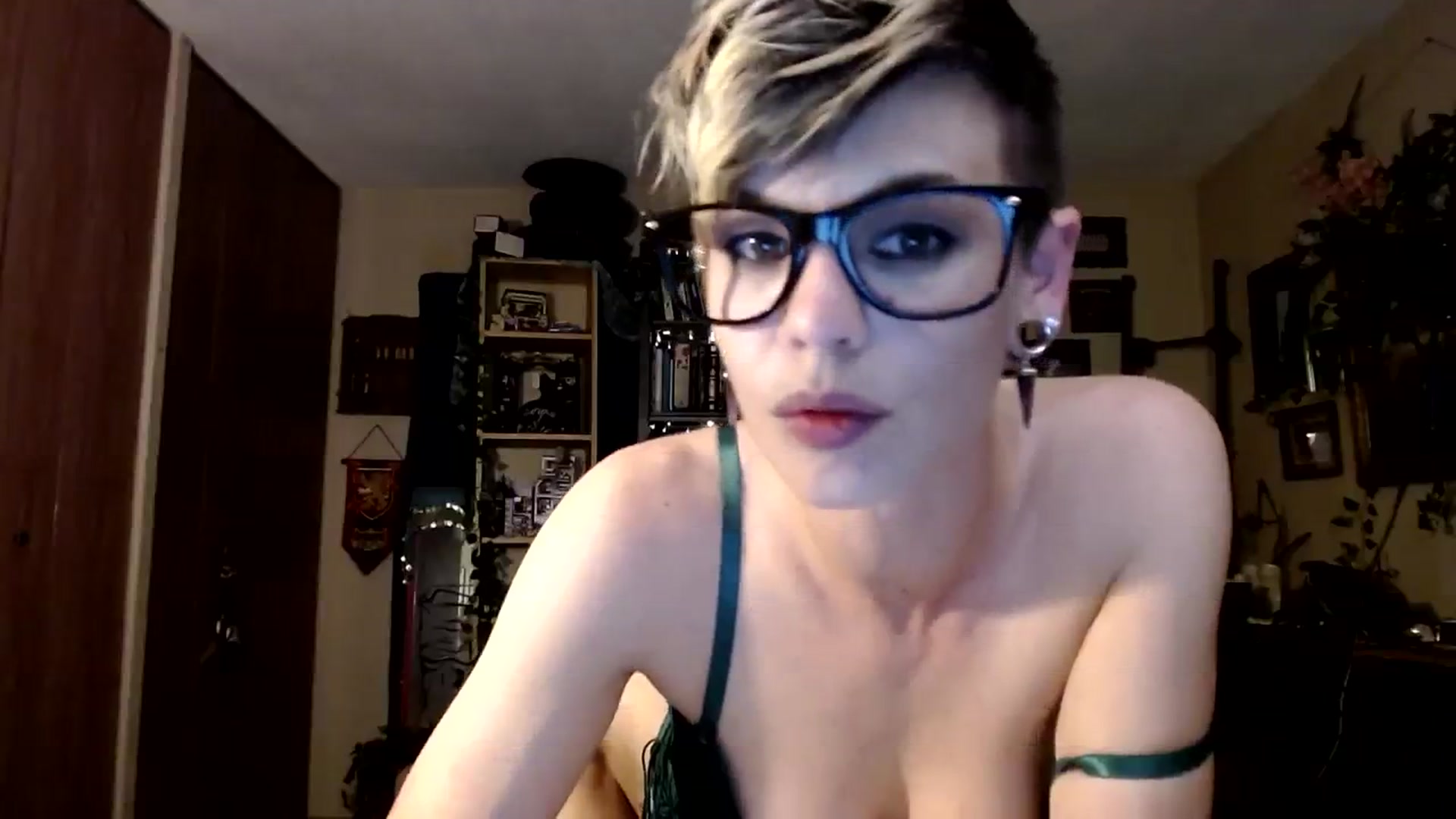 Gallery image thumbnail from Ancored's myfreecams stream on, 10/29/2023, 01:58 image 9 of 20