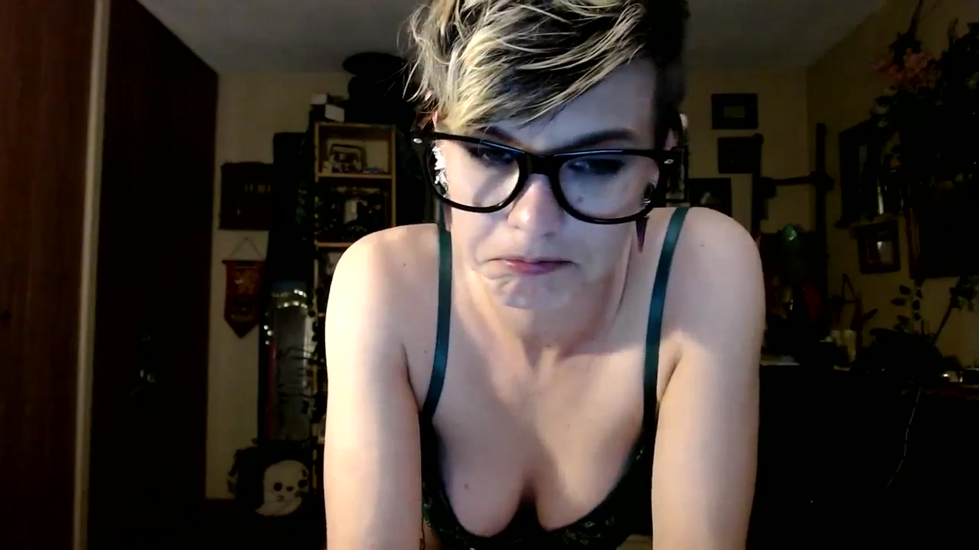 Gallery image thumbnail from Ancored's myfreecams stream on, 10/29/2023, 01:58 image 12 of 20