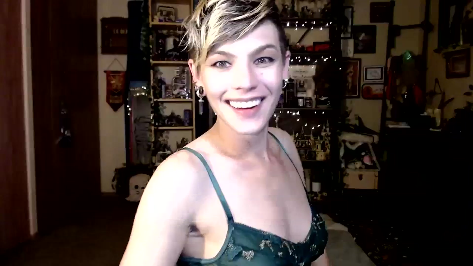 Gallery image thumbnail from Ancored's myfreecams stream on, 10/29/2023, 01:58 image 19 of 20