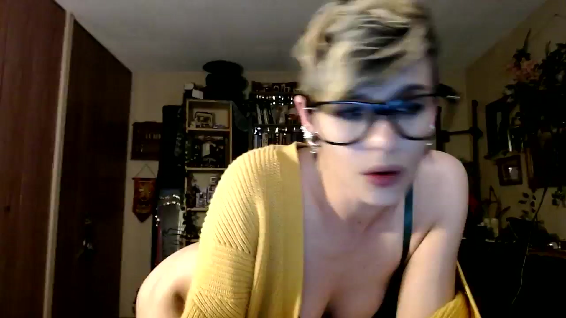 Gallery image thumbnail from Ancored's myfreecams stream on, 10/29/2023, 01:58 image 1 of 20