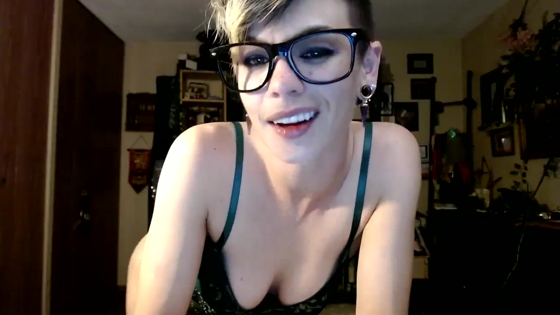 Gallery image thumbnail from Ancored's myfreecams stream on, 10/29/2023, 01:58 image 13 of 20