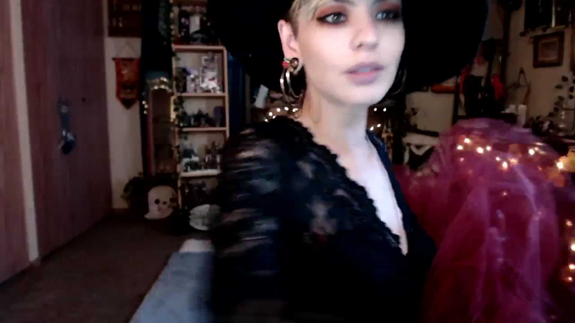 Gallery image thumbnail from Ancored's myfreecams stream on, 10/31/2023, 18:04 image 11 of 20