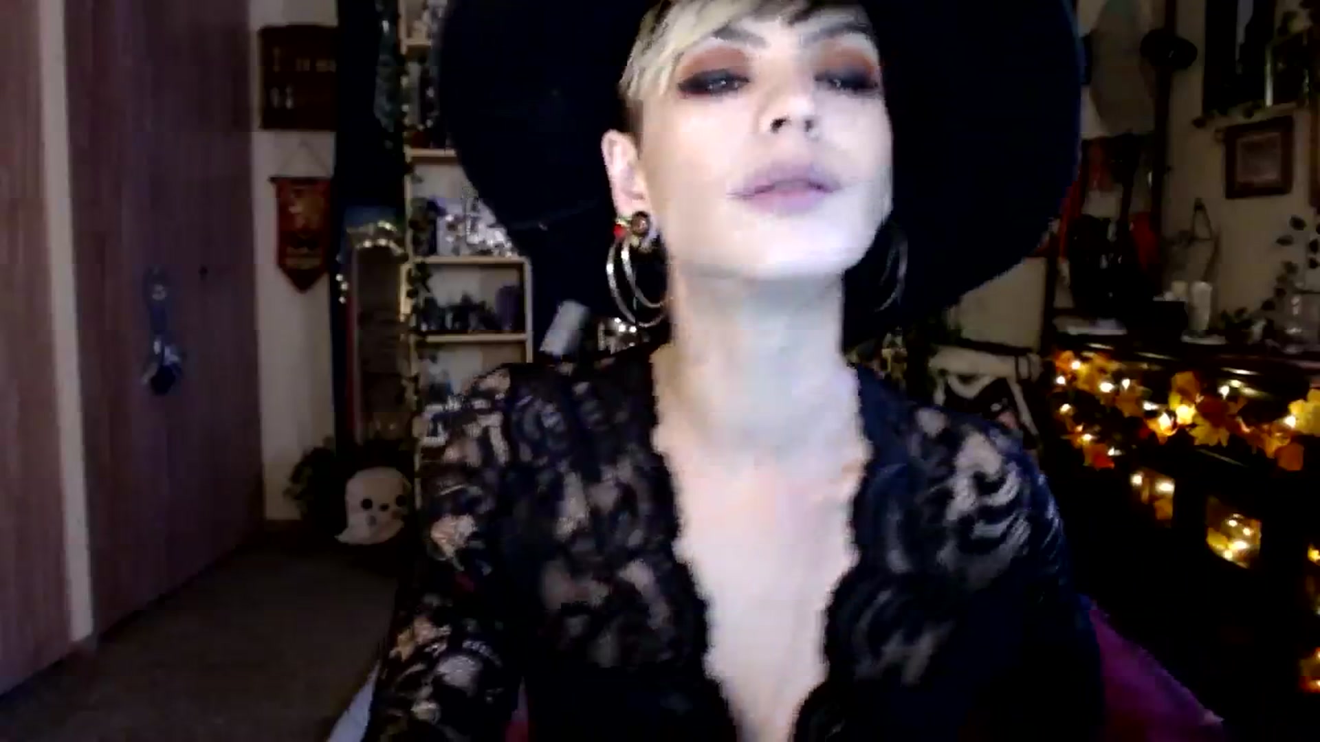 Gallery image thumbnail from Ancored's myfreecams stream on, 10/31/2023, 18:04 image 14 of 20