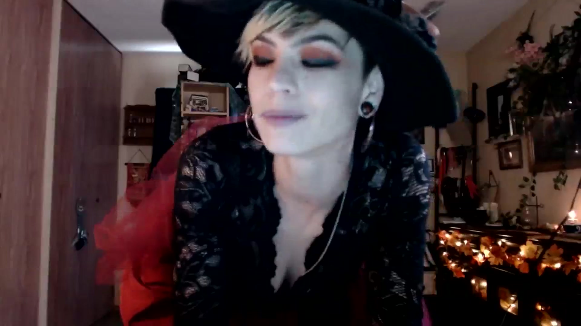 Gallery image thumbnail from Ancored's myfreecams stream on, 10/31/2023, 18:04 image 3 of 20