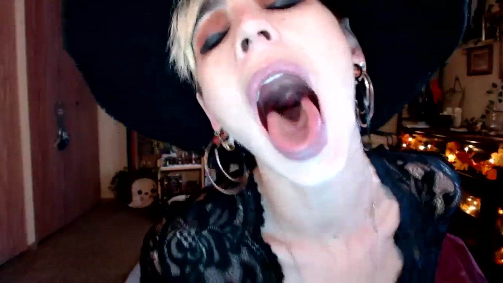Gallery image thumbnail from Ancored's myfreecams stream on, 10/31/2023, 18:04 image 15 of 20