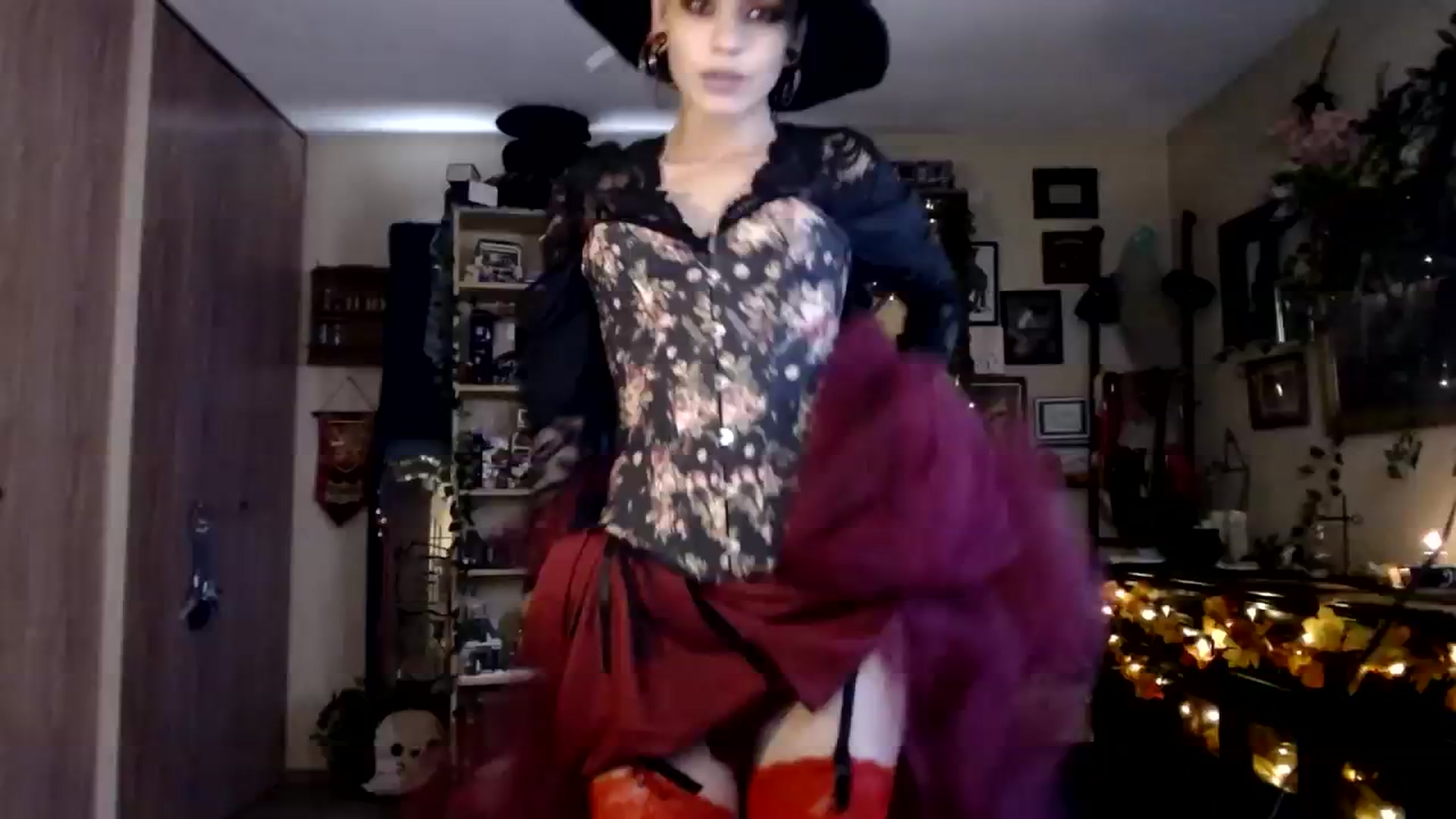 Gallery image thumbnail from Ancored's myfreecams stream on, 10/31/2023, 18:04 image 1 of 20