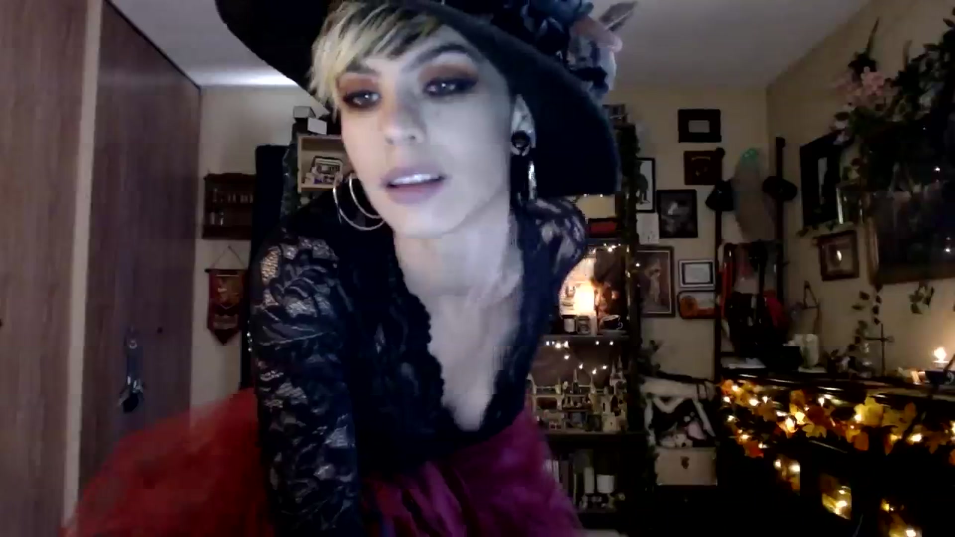 Gallery image thumbnail from Ancored's myfreecams stream on, 10/31/2023, 18:04 image 5 of 20