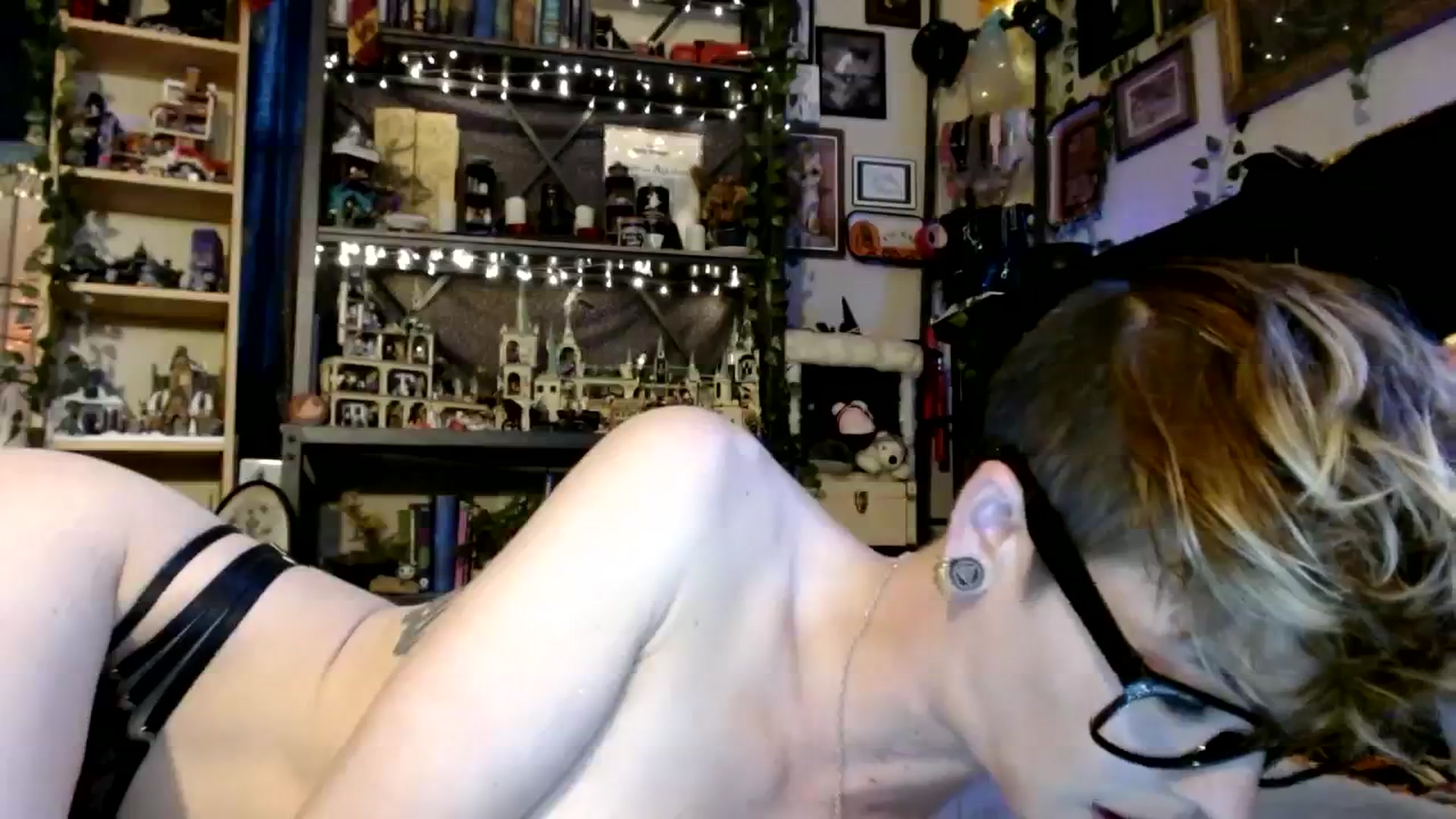 Gallery image thumbnail from Ancored's myfreecams stream on, 11/05/2023, 20:54 image 19 of 20