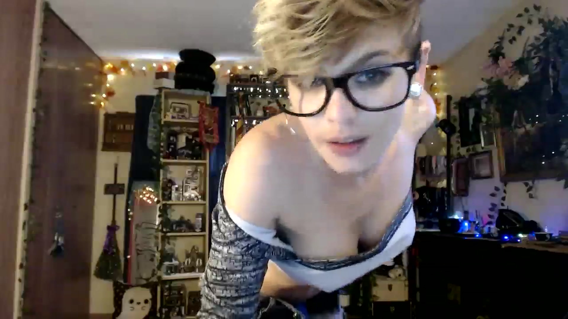 Gallery image thumbnail from Ancored's myfreecams stream on, 11/07/2023, 21:09 image 10 of 20