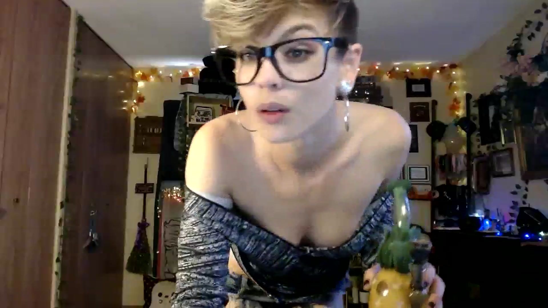 Gallery image thumbnail from Ancored's myfreecams stream on, 11/07/2023, 21:09 image 14 of 20
