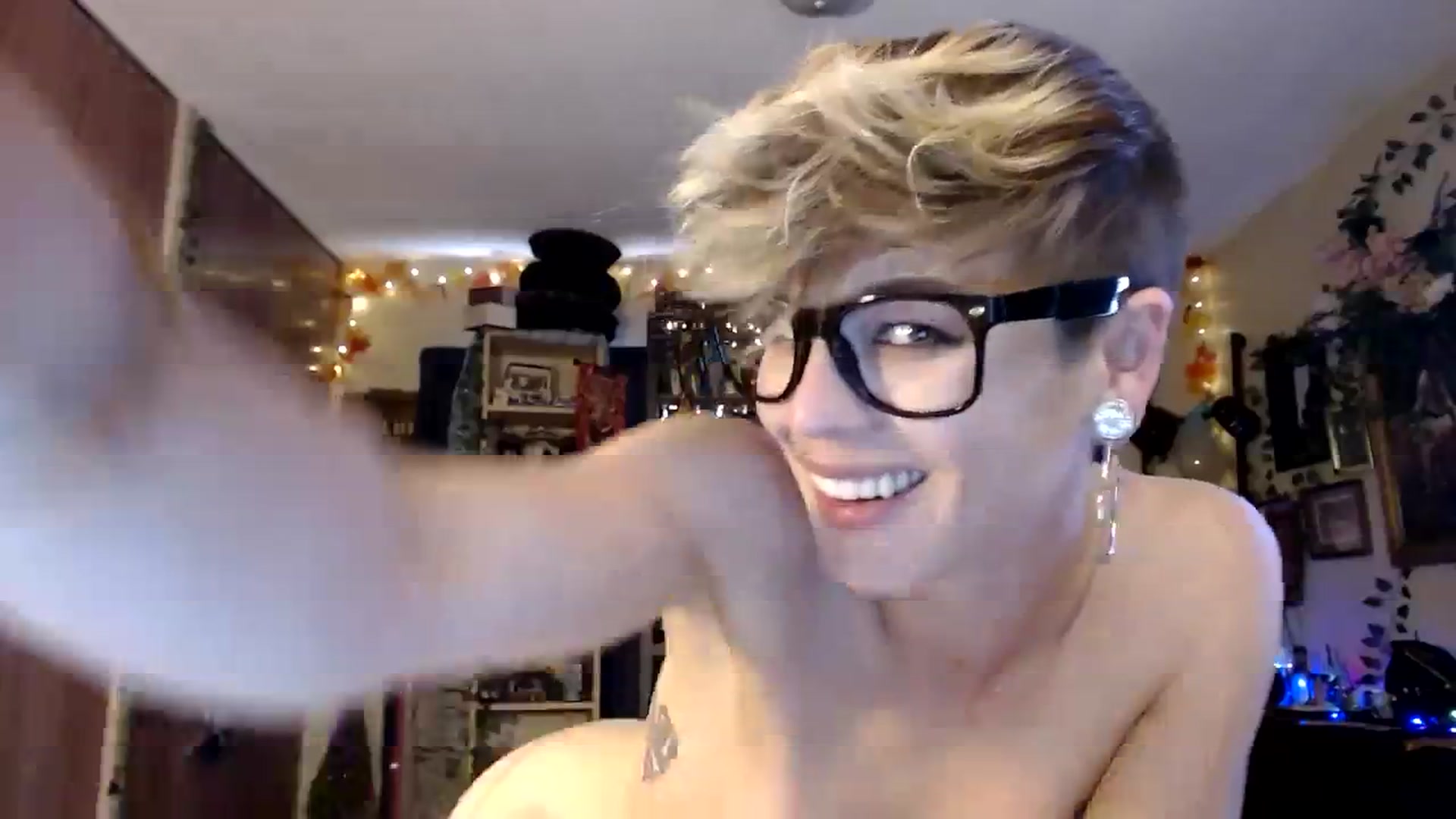 Gallery image thumbnail from Ancored's myfreecams stream on, 11/07/2023, 21:26 image 17 of 20