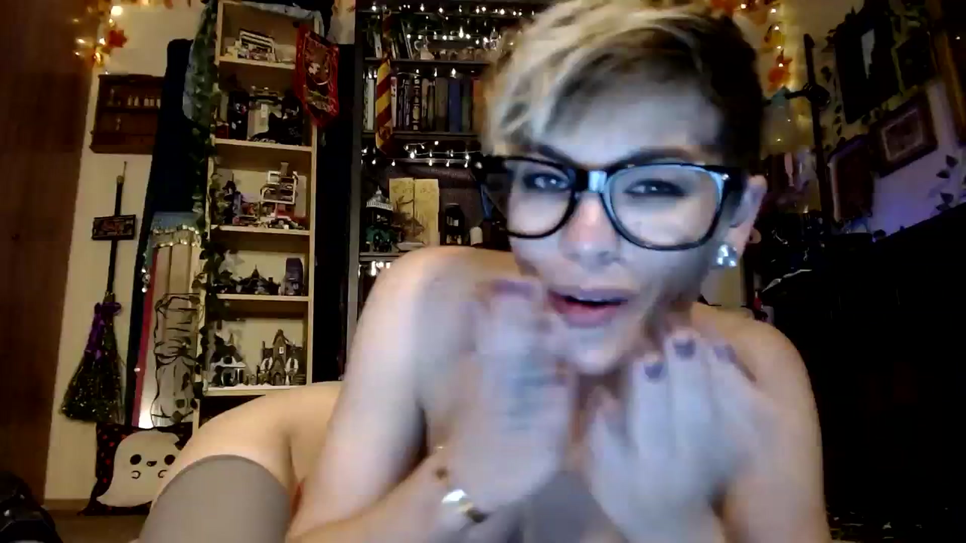 Gallery image thumbnail from Ancored's myfreecams stream on, 11/11/2023, 24:52 image 14 of 20