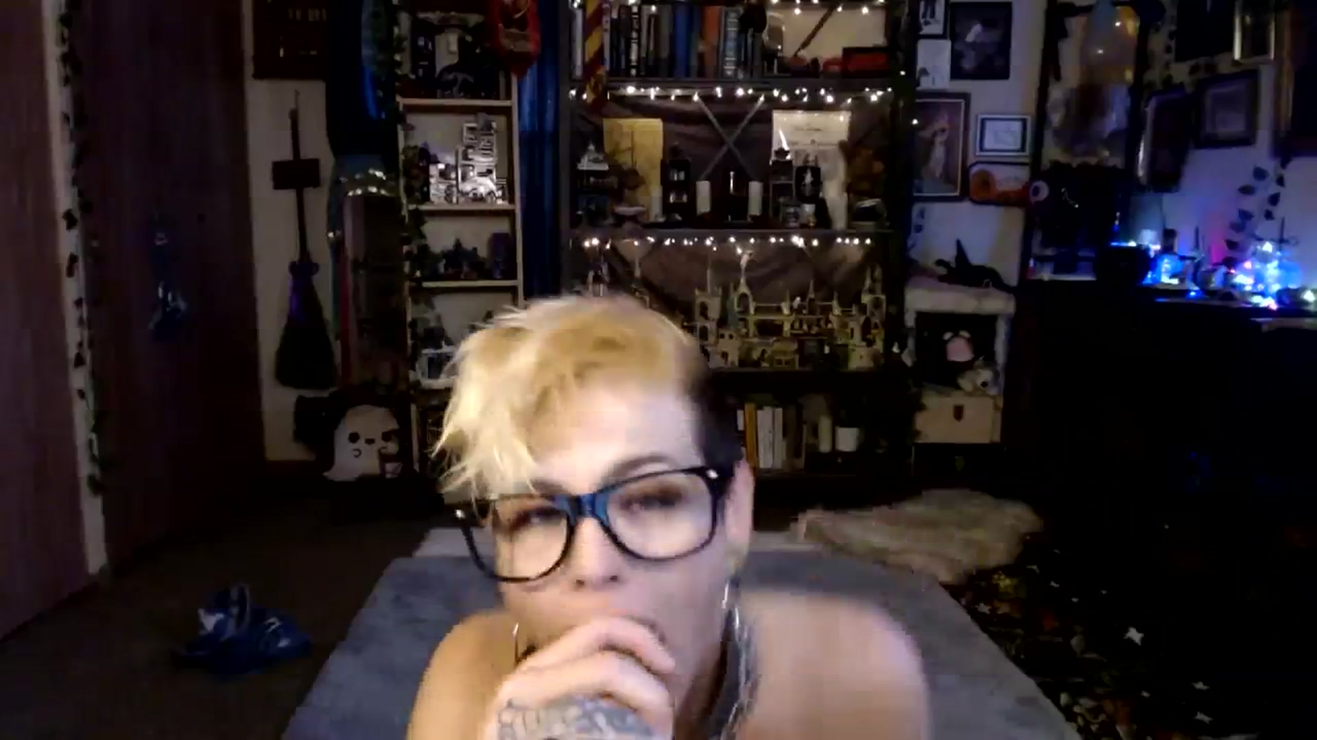 Gallery image thumbnail from Ancored's myfreecams stream on, 11/22/2023, 21:21 image 8 of 20