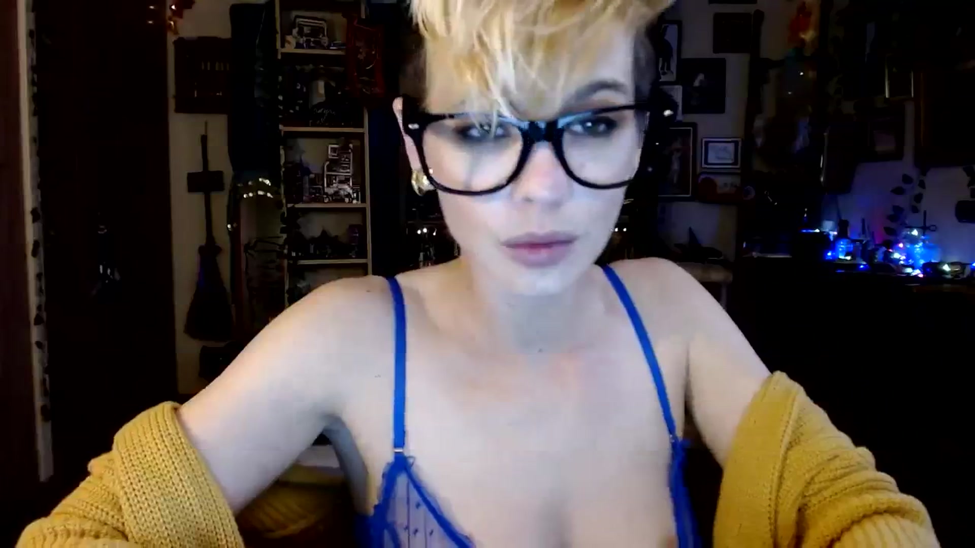 Gallery image thumbnail from Ancored's myfreecams stream on, 11/23/2023, 21:14 image 18 of 20