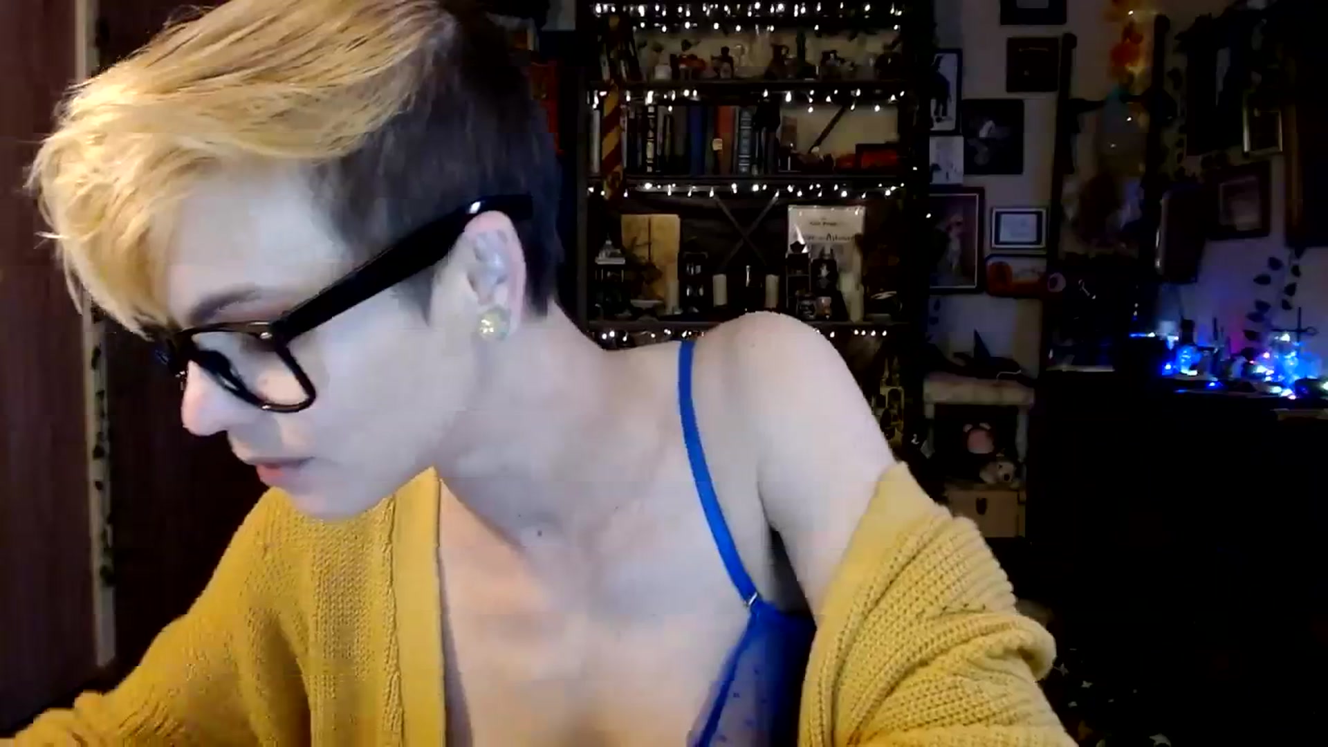 Gallery image thumbnail from Ancored's myfreecams stream on, 11/23/2023, 21:14 image 9 of 20