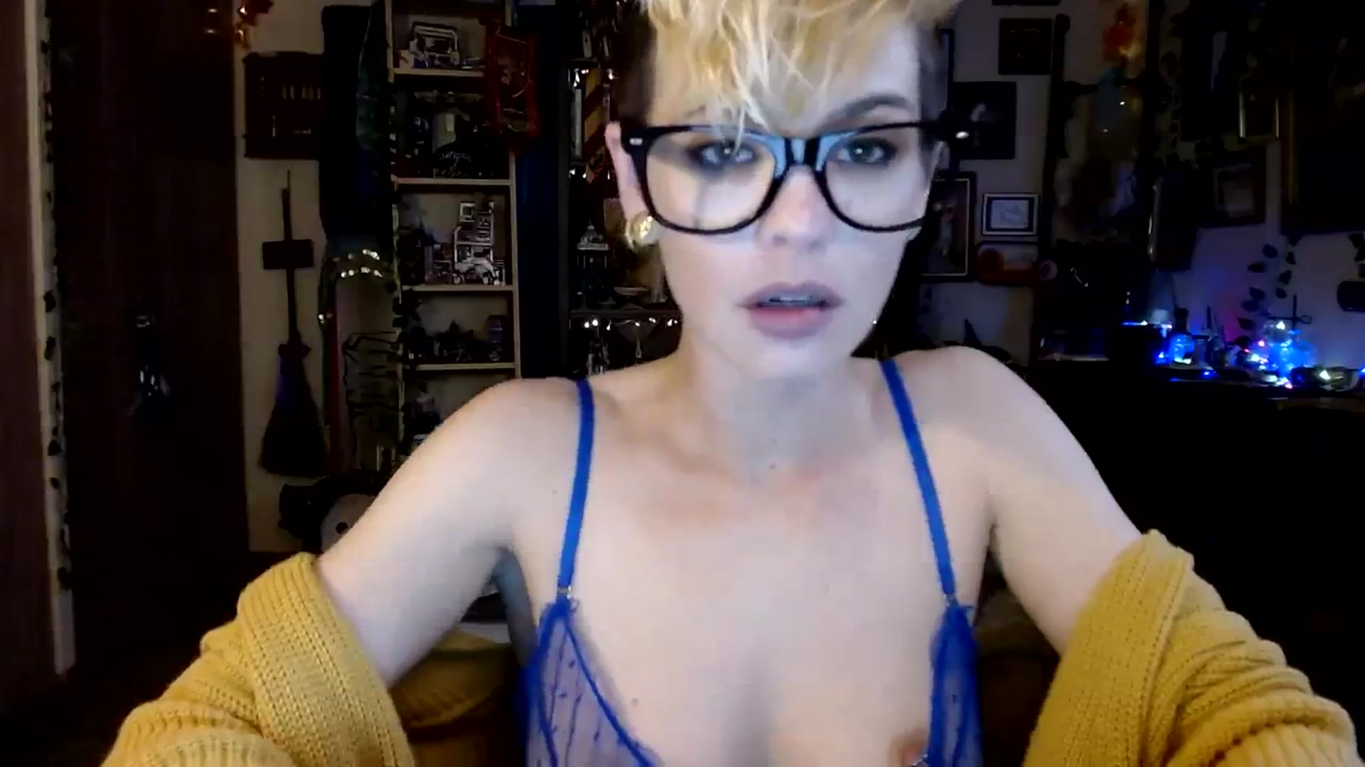 Gallery image thumbnail from Ancored's myfreecams stream on, 11/23/2023, 21:14 image 17 of 20