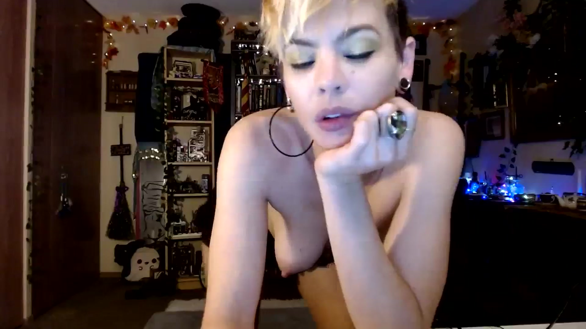 Gallery image thumbnail from Ancored's myfreecams stream on, 11/27/2023, 02:03 image 10 of 20