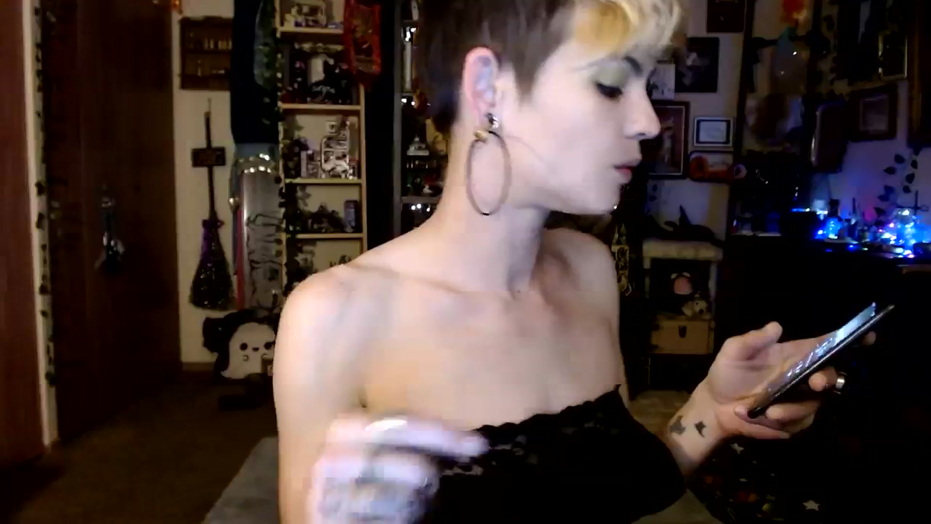 Gallery image thumbnail from Ancored's myfreecams stream on, 11/27/2023, 02:03 image 16 of 20