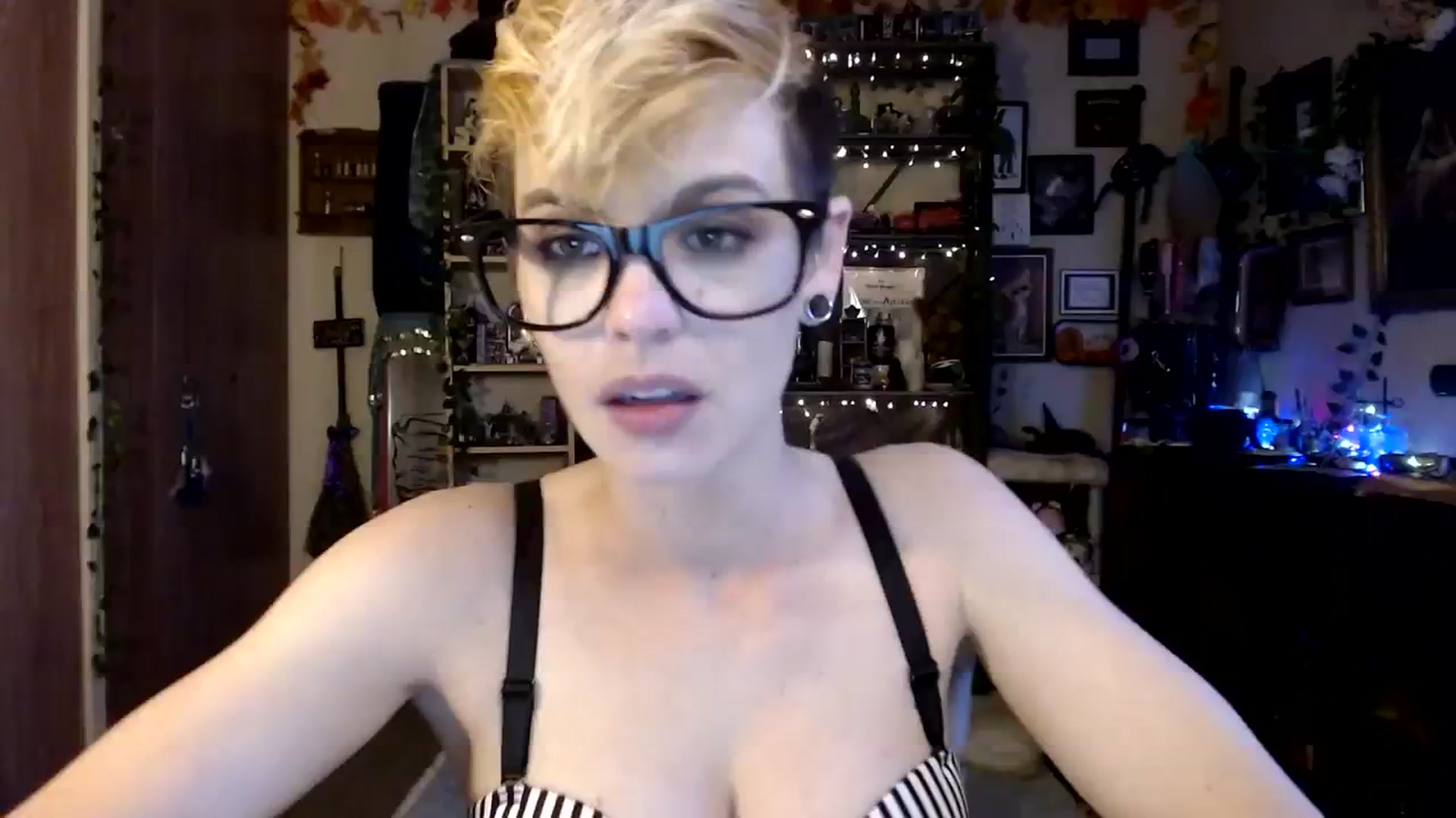 Gallery image thumbnail from Ancored's myfreecams stream on, 11/28/2023, 23:04 image 12 of 20