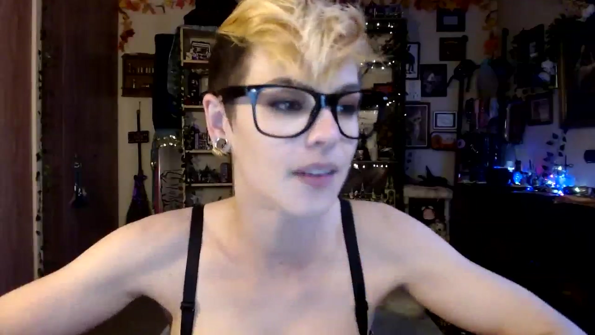 Gallery image thumbnail from Ancored's myfreecams stream on, 11/28/2023, 23:04 image 9 of 20