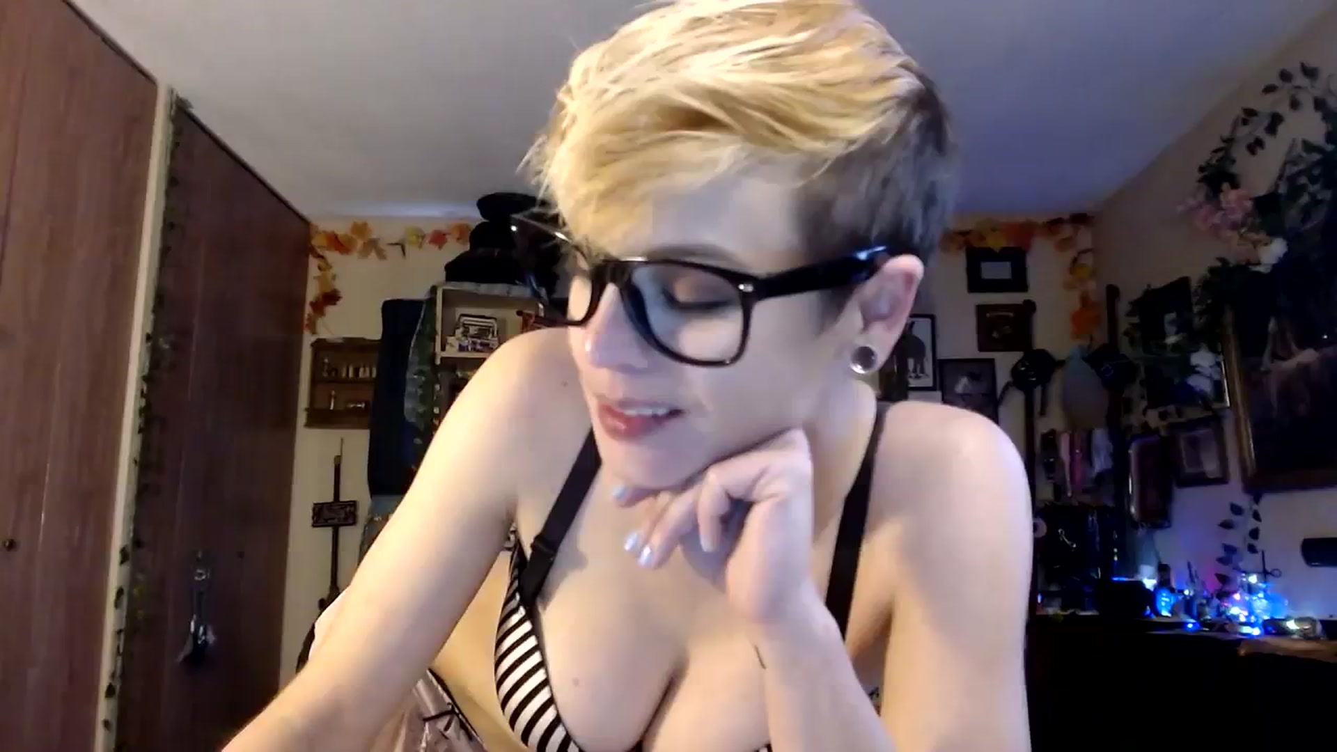 Gallery image thumbnail from Ancored's myfreecams stream on, 11/28/2023, 23:04 image 16 of 20