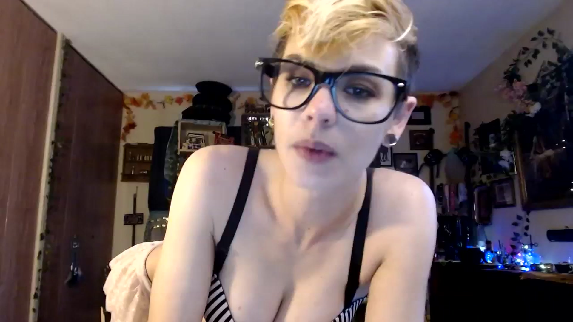 Gallery image thumbnail from Ancored's myfreecams stream on, 11/28/2023, 23:04 image 14 of 20