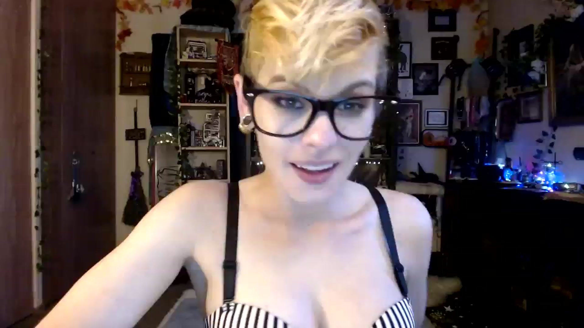 Gallery image thumbnail from Ancored's myfreecams stream on, 11/28/2023, 23:04 image 7 of 20