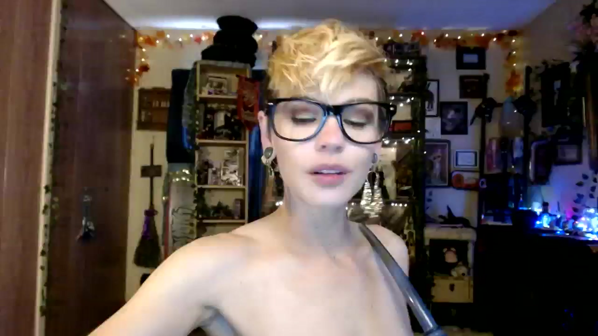 Gallery image thumbnail from Ancored's myfreecams stream on, 12/05/2023, 20:48 image 1 of 20